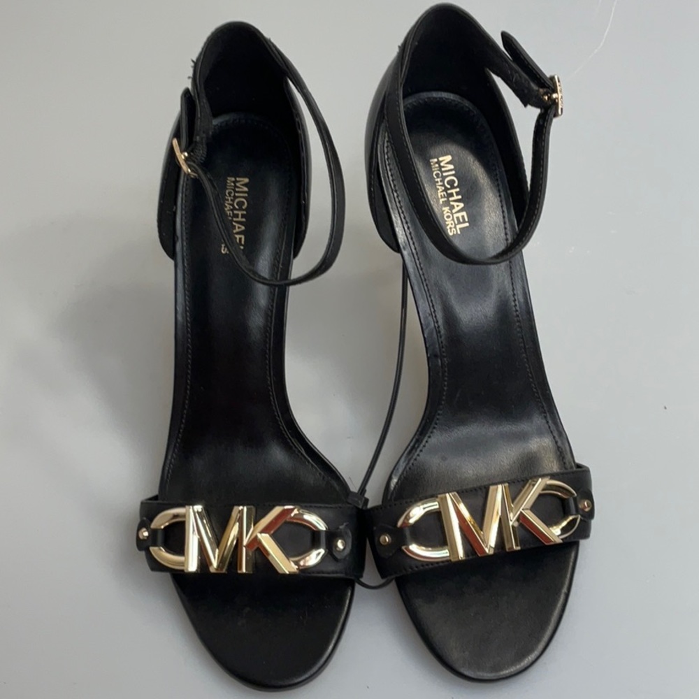 Make: Michael Kors Brand New without tag
